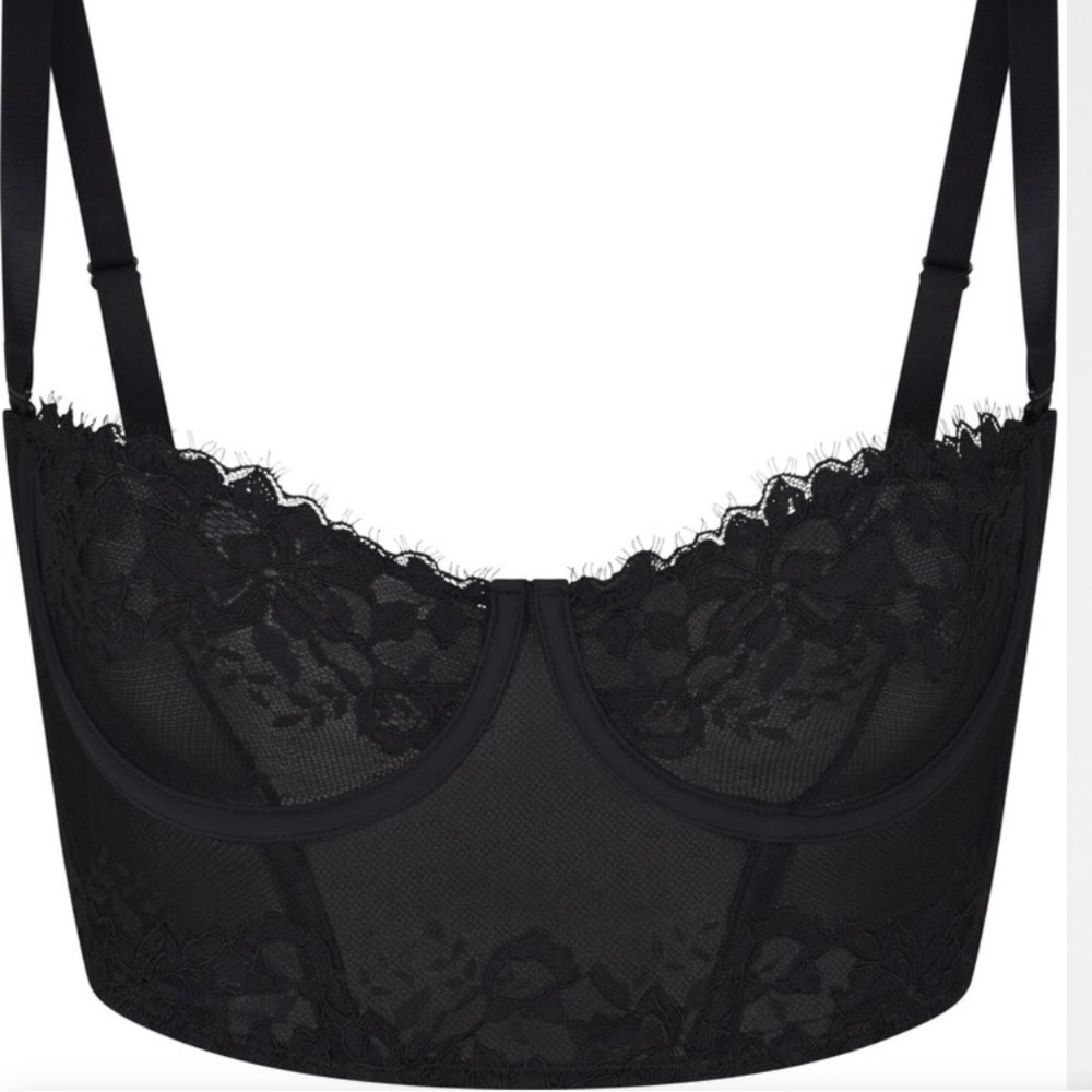 Skims lace unlined balconette corset in Onyx